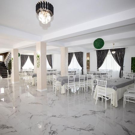 Hotel Rem Garden Novaci-Străini Exterior foto