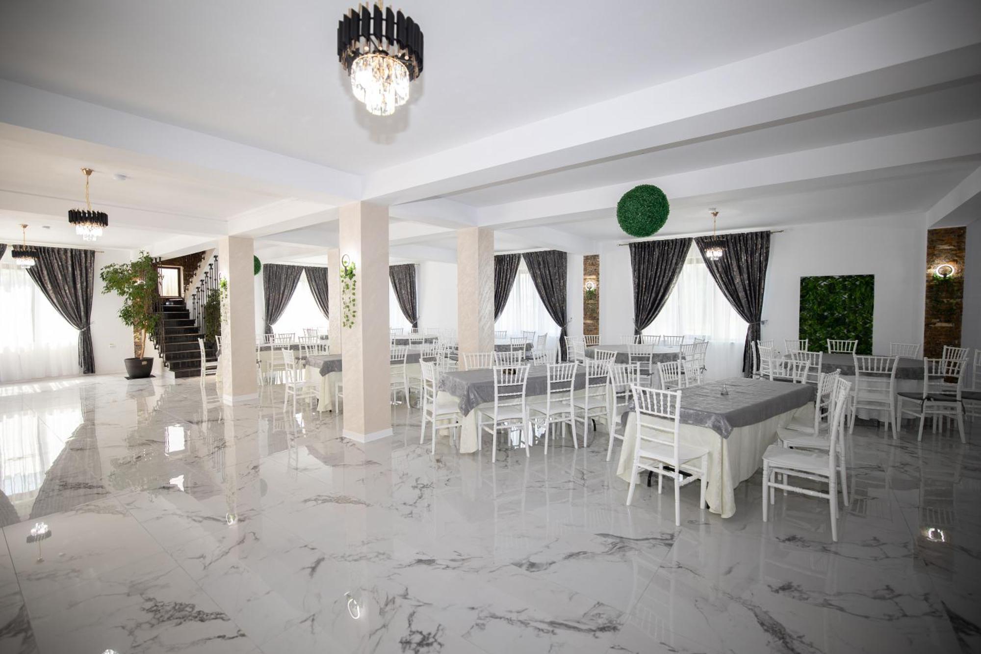 Hotel Rem Garden Novaci-Străini Exterior foto
